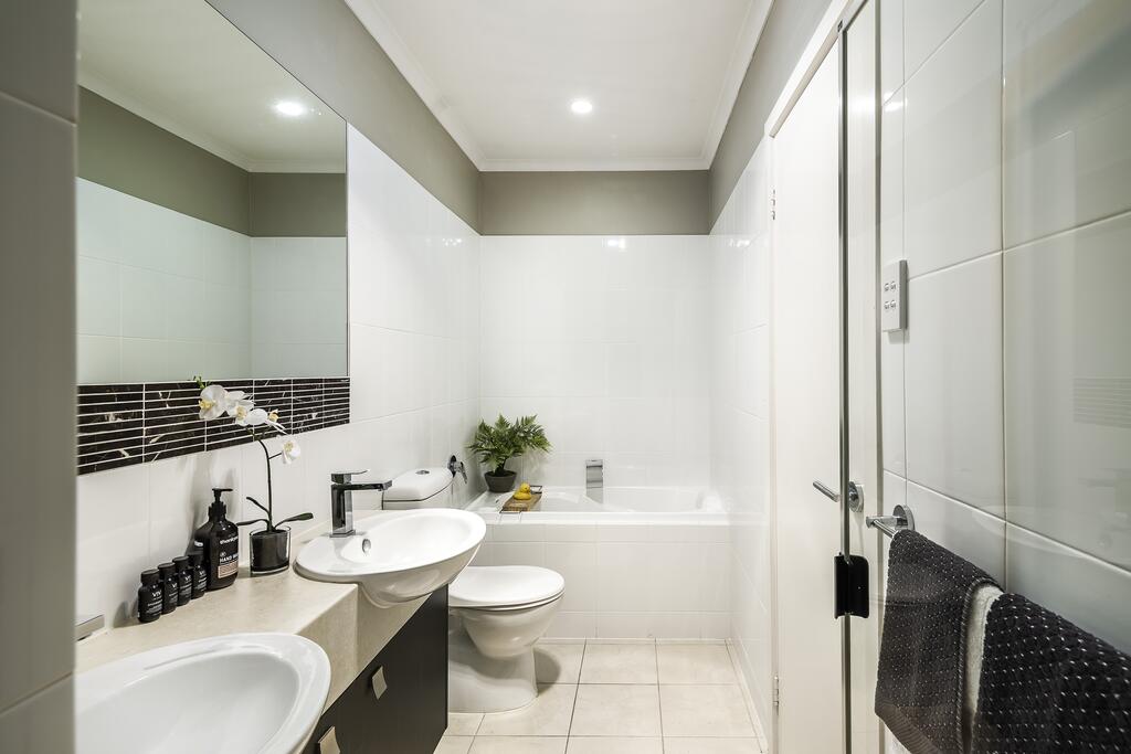 LUXURY Davcorp Executive Rentals - Free Wifi Wine Netflix And Parking In Brompton - Accommodation Adelaide